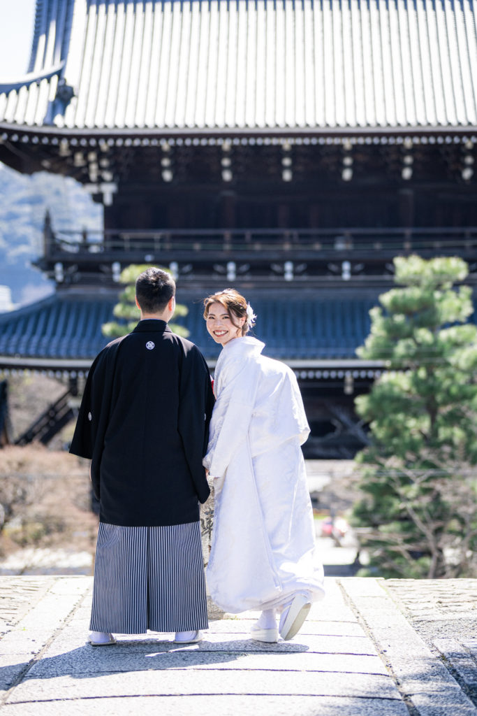 京都の金戒光明寺にて白無垢で和装前撮りをする新郎新婦様