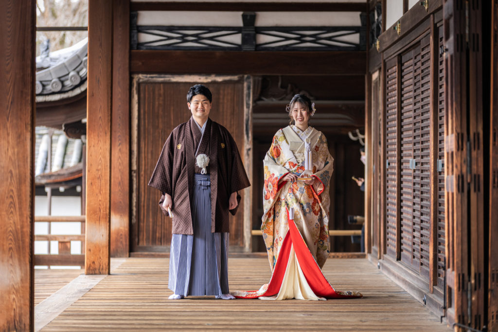 東福寺の和装前撮りをする笑顔の2人