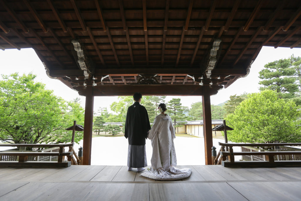 大覚寺のお庭を背景に撮影