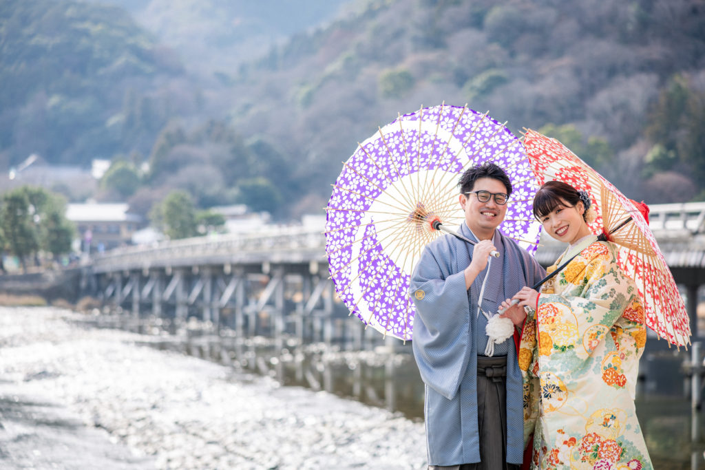 色打掛を着て京都の渡月橋で前撮り