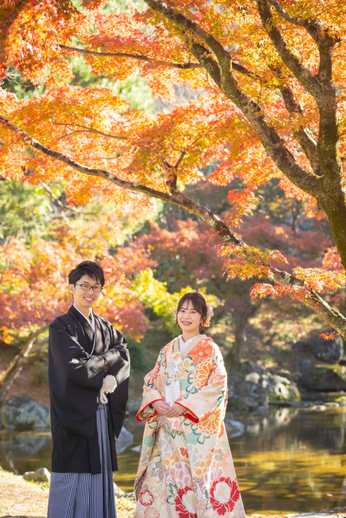 京都の円山公園の紅葉で王道の和装前撮り