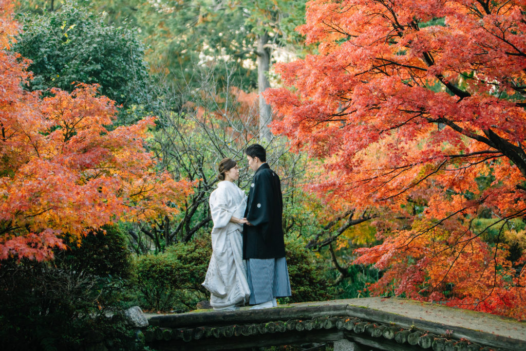 京都の梅宮大社で紅葉の和装前撮り