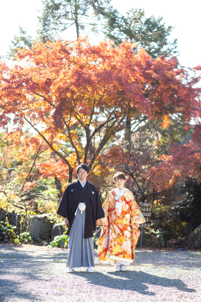 梅宮大社の日本庭園で紅葉の和装前撮り