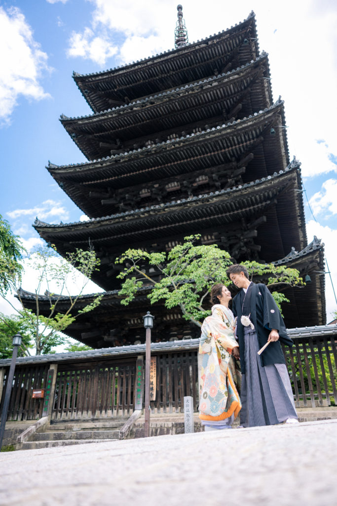 八坂の塔を背景に京都らしい和装前撮り