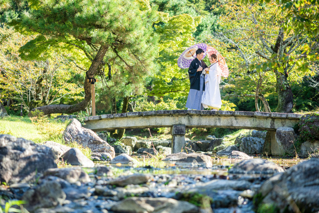 京都の円山公園の石橋で和装前撮り