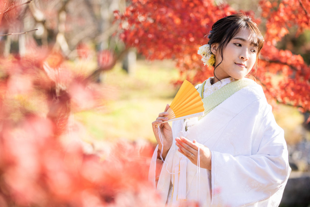 円山公園の紅葉で新婦様のソロショット