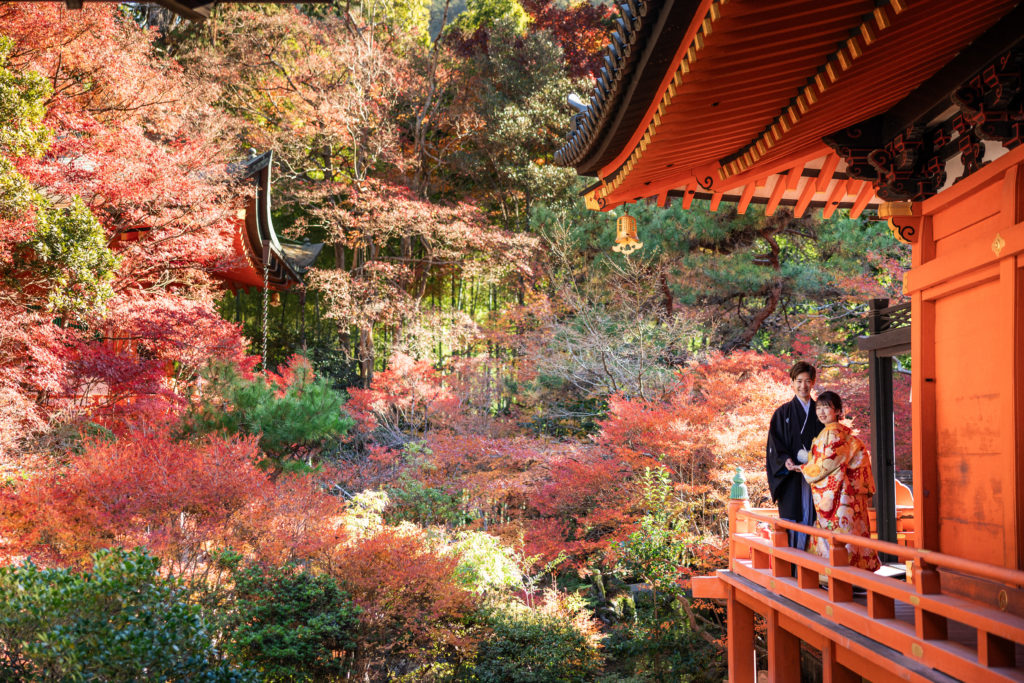 毘沙門堂の紅葉で神社仏閣らしさのある前撮り