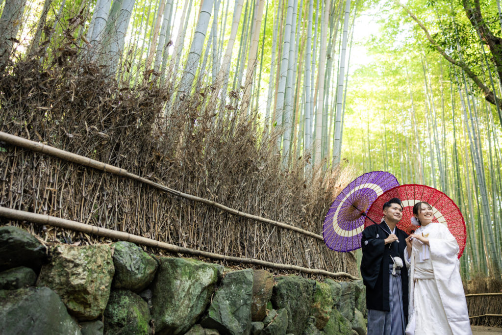 番傘を使った嵐山和装前撮りショット