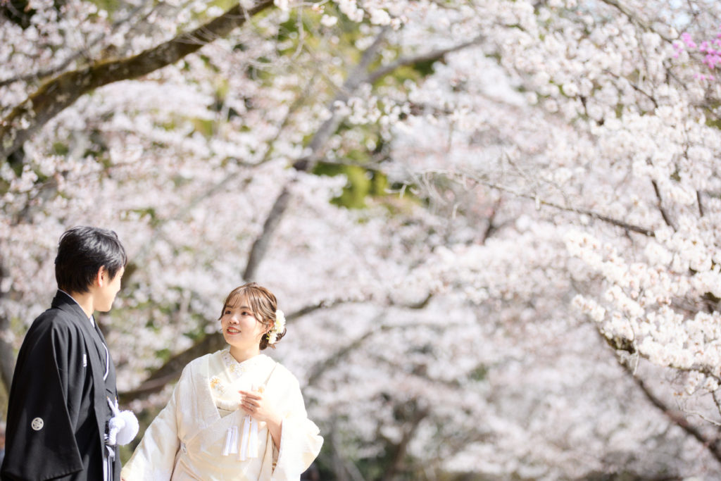 嵐山の自然が広がる公園での前撮り撮影