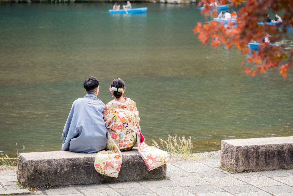 後ろ姿を活かした嵐山前撮り構図
