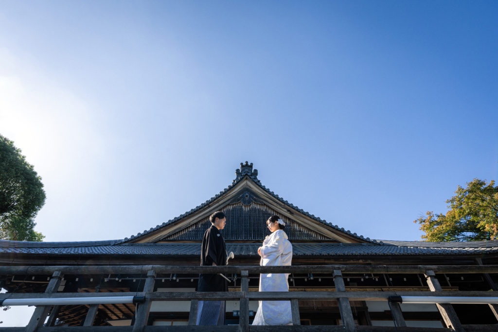 本堂周辺で撮影する京都大覚寺前撮り