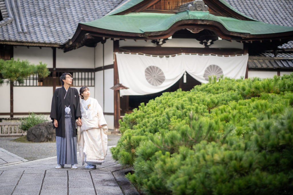 建物背景の大覚寺前撮り構図