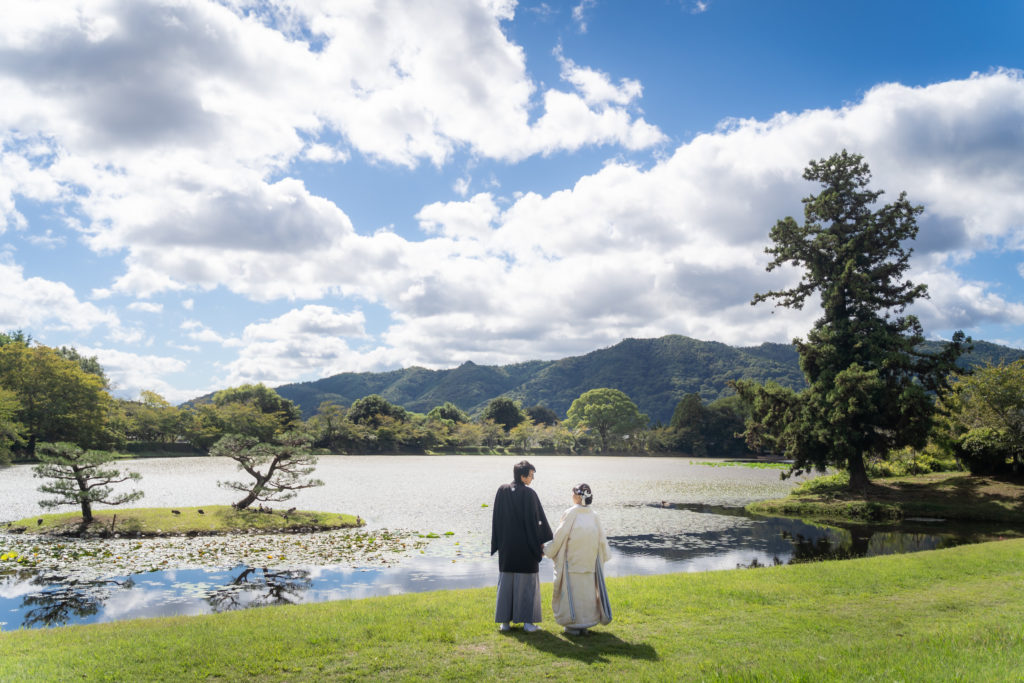 池まわりの自然を活かした大覚寺前撮り
