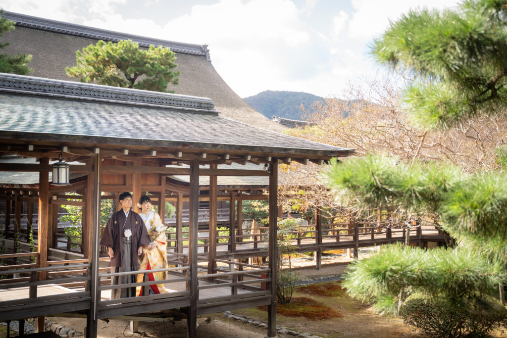 奥行きのある廊下を活かした大覚寺前撮り