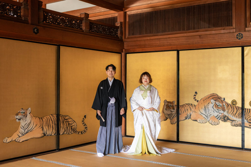 虎の襖とのショットが印象的な金戒光明寺前撮り