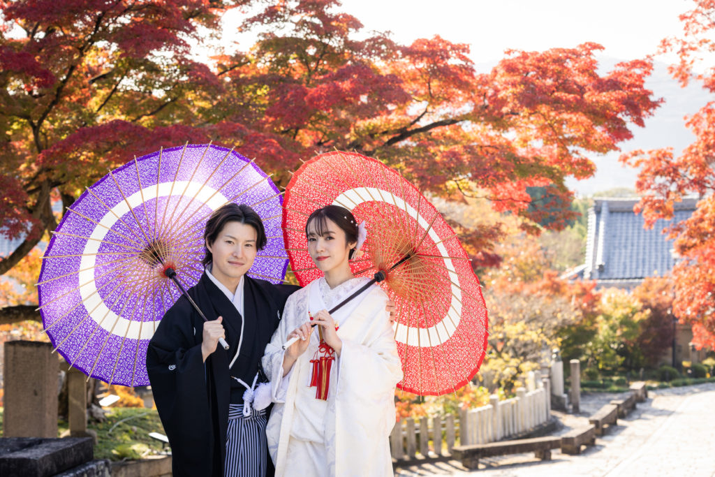 紅葉の中で撮影する金戒光明寺前撮り写真