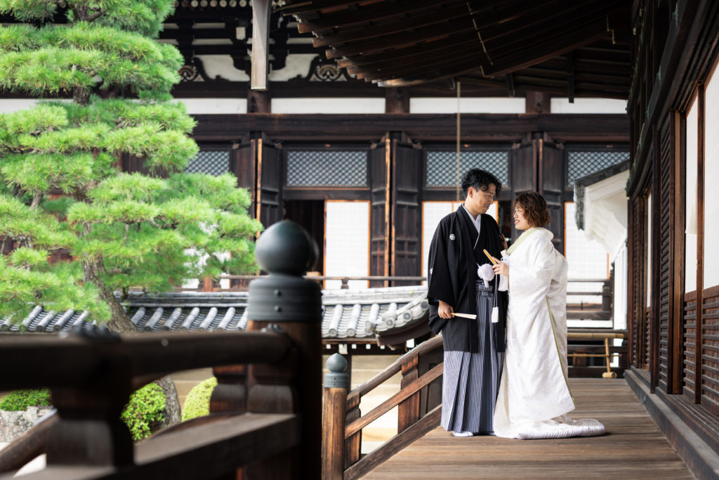 金戒光明寺の廊下で撮影する和装前撮り写真