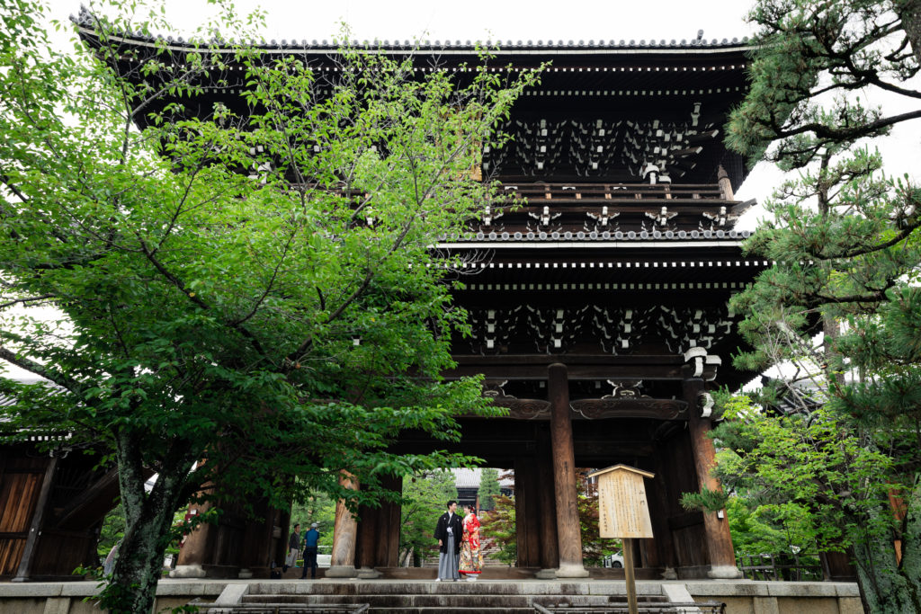 金戒光明寺の山門で撮影する京都前撮り写真