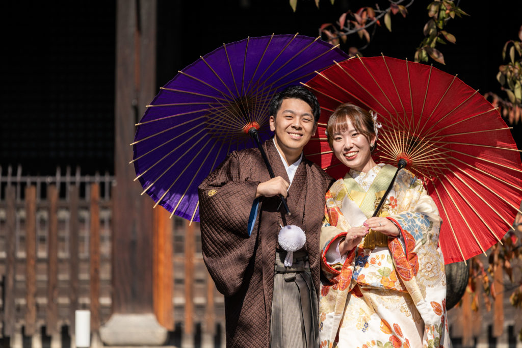 番傘を使った立本寺和装前撮りショット