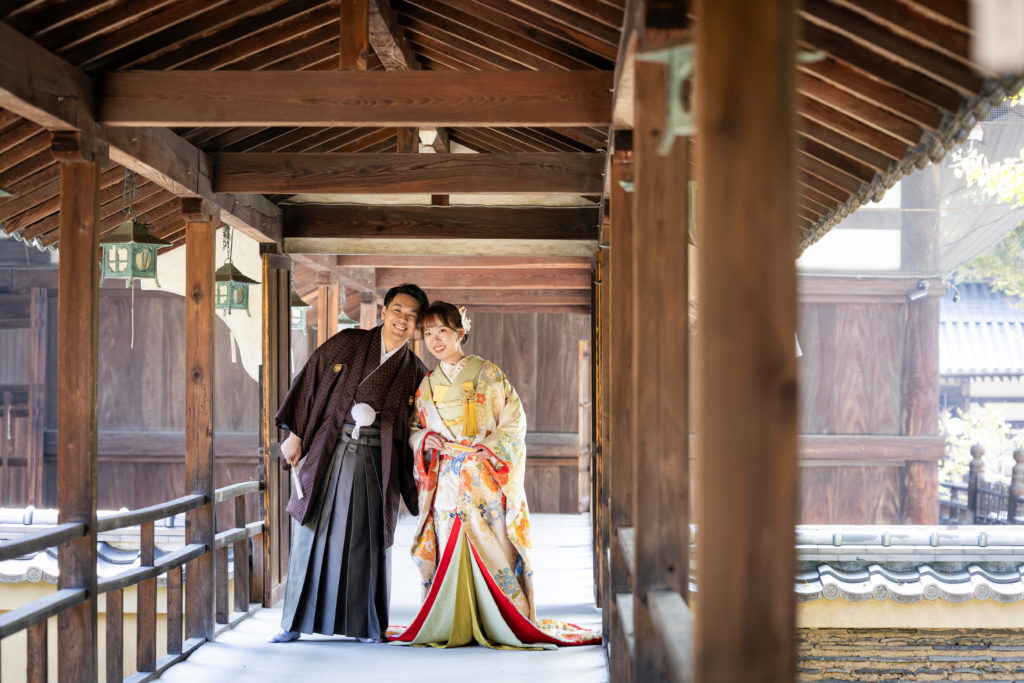 立本寺の廊下で撮影する京都前撮り写真