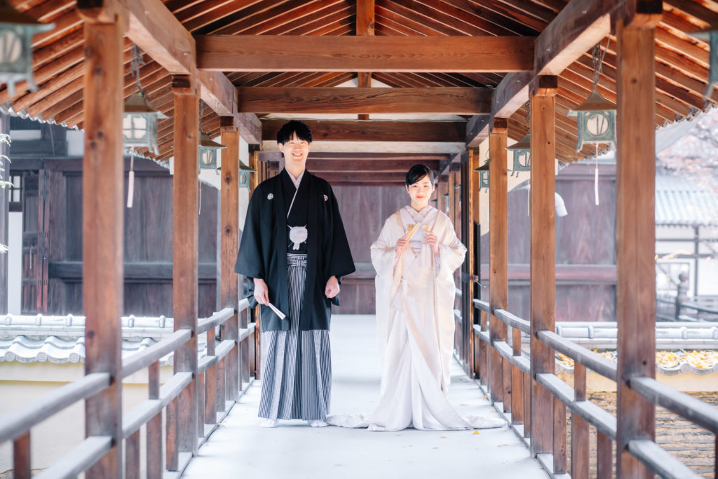 全身ショットが映える立本寺の廊下前撮り